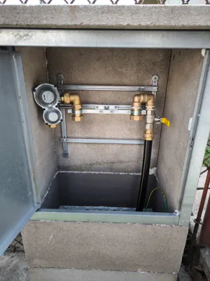 Vystrojený pilíř HUP připravený pro instalaci plynoměru